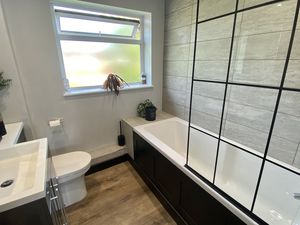 Family Bathroom/WC- click for photo gallery